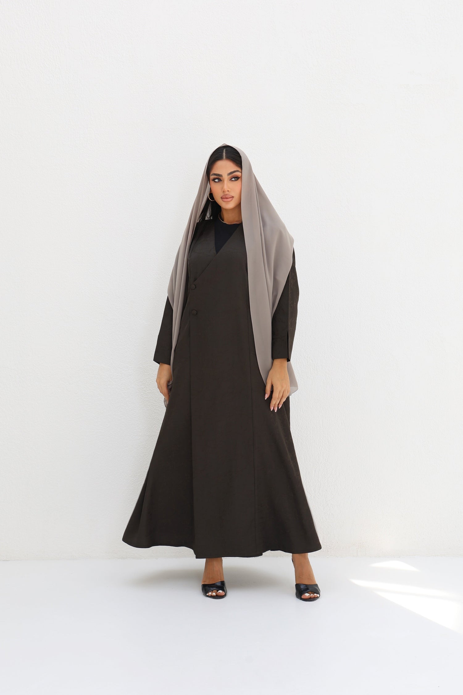 عبايات ملونة