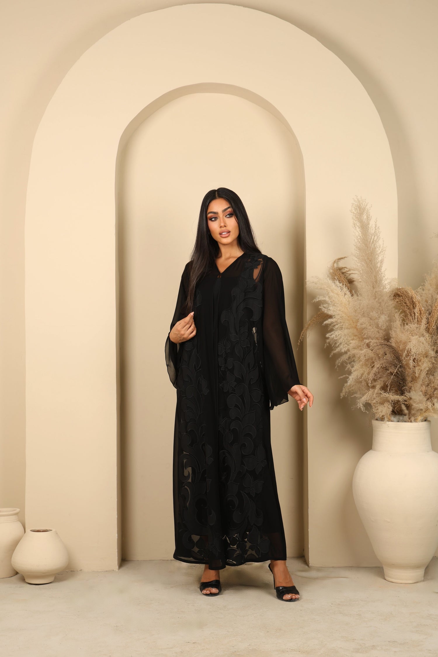 عبايات سوداء
